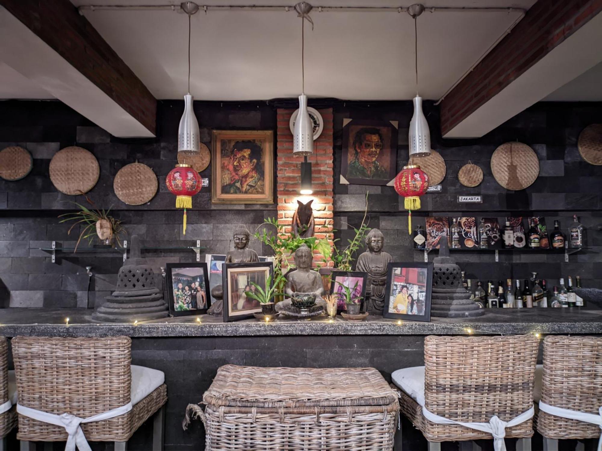 Astuti Gallery Homestay Джокьякарта Экстерьер фото