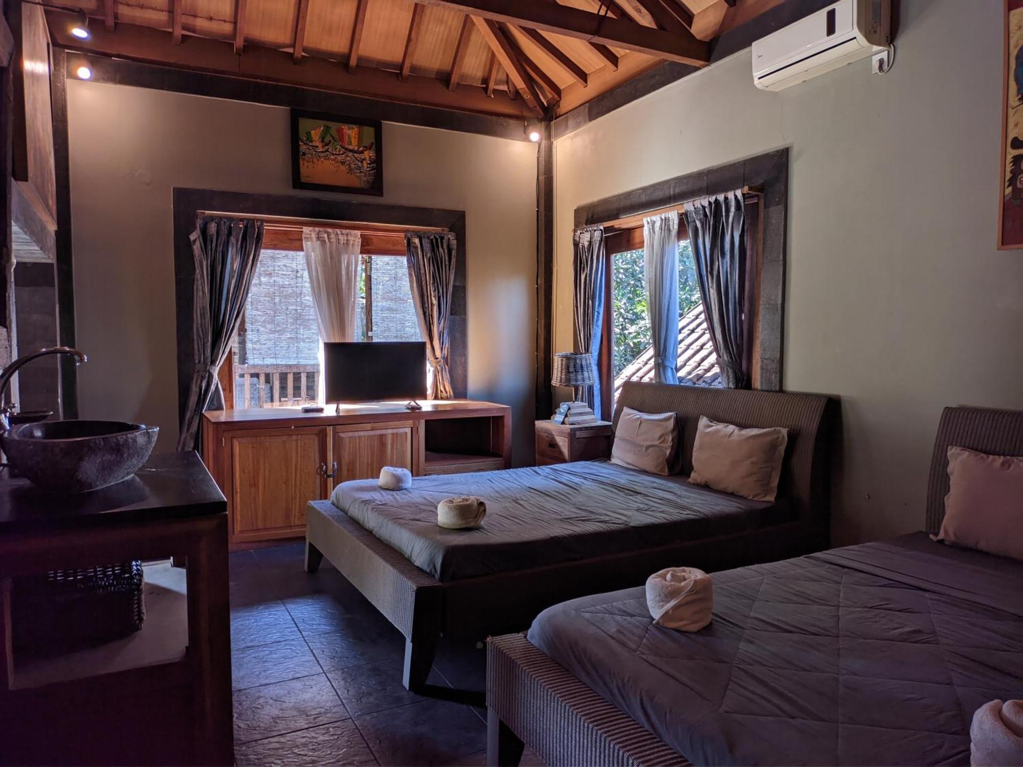 Astuti Gallery Homestay Джокьякарта Экстерьер фото