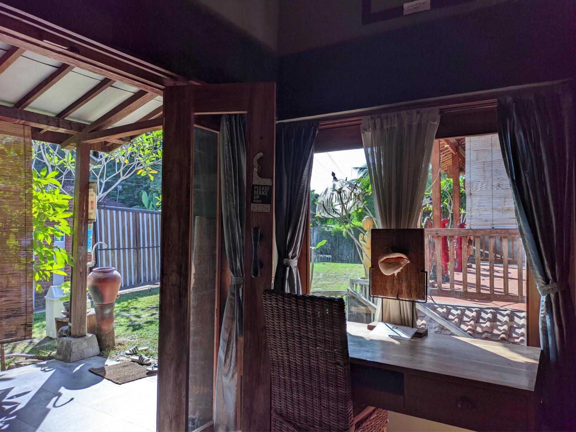 Astuti Gallery Homestay Джокьякарта Экстерьер фото