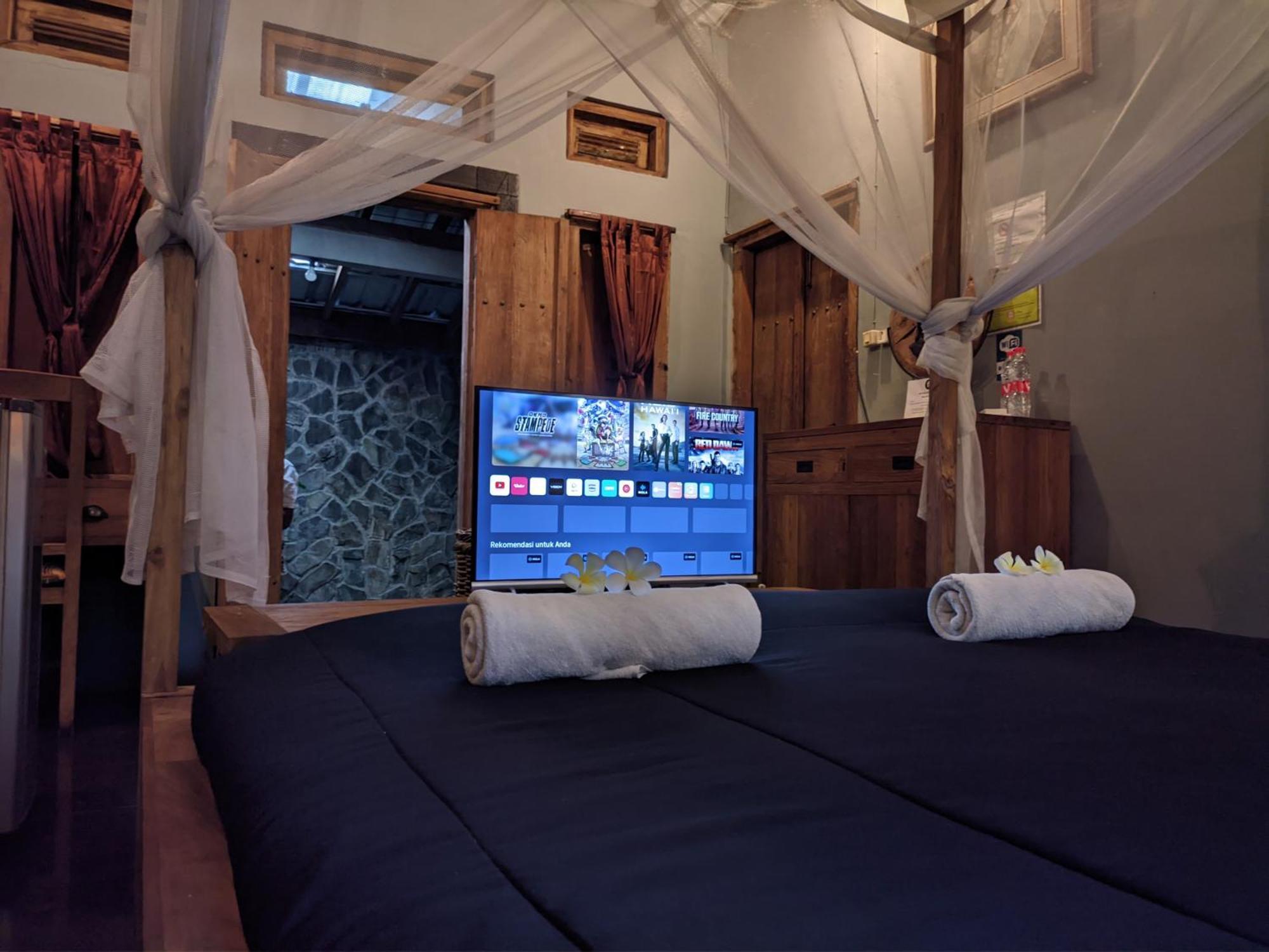 Astuti Gallery Homestay Джокьякарта Экстерьер фото