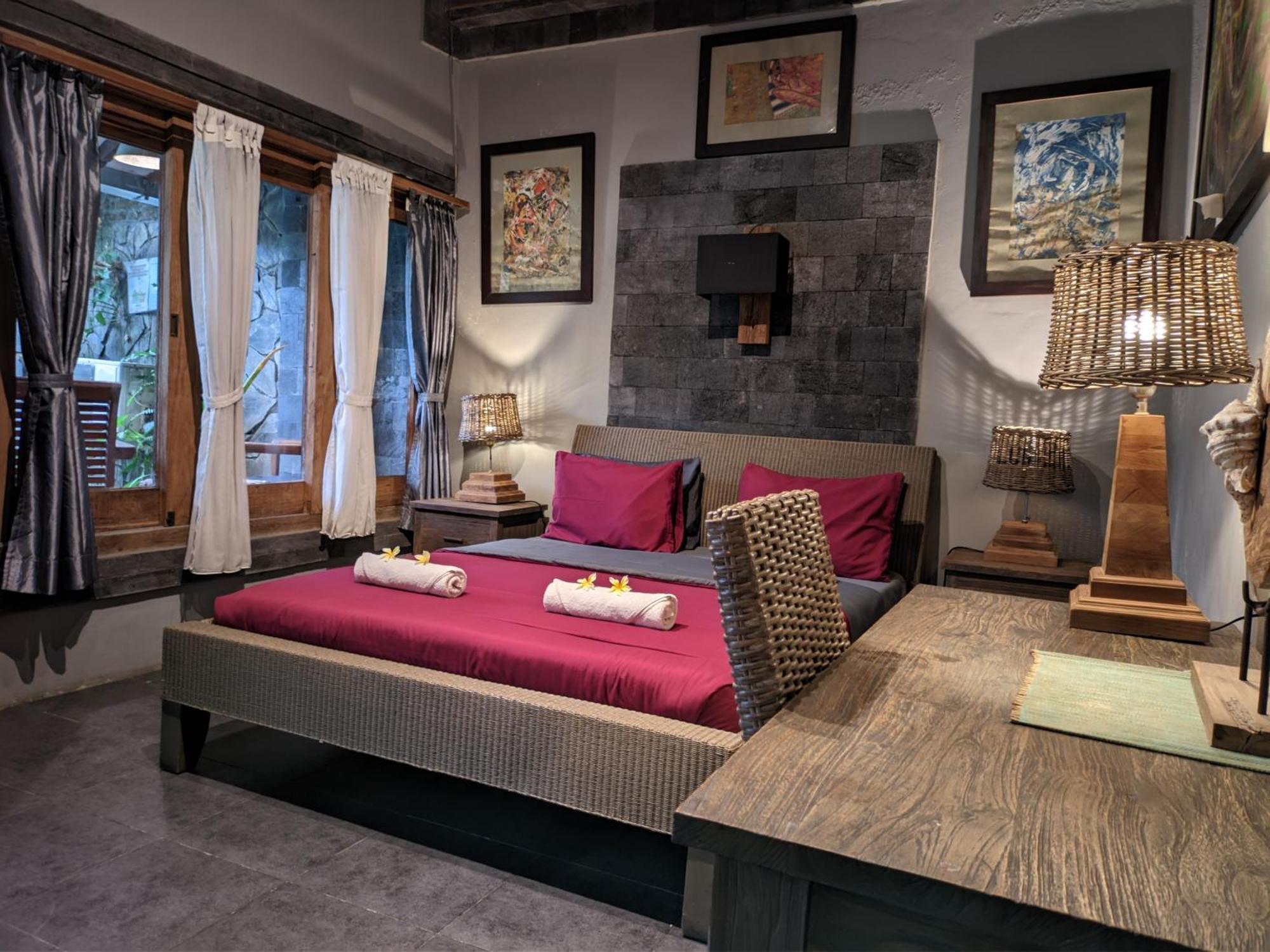Astuti Gallery Homestay Джокьякарта Экстерьер фото