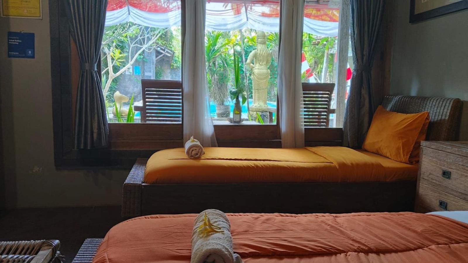 Astuti Gallery Homestay Джокьякарта Экстерьер фото
