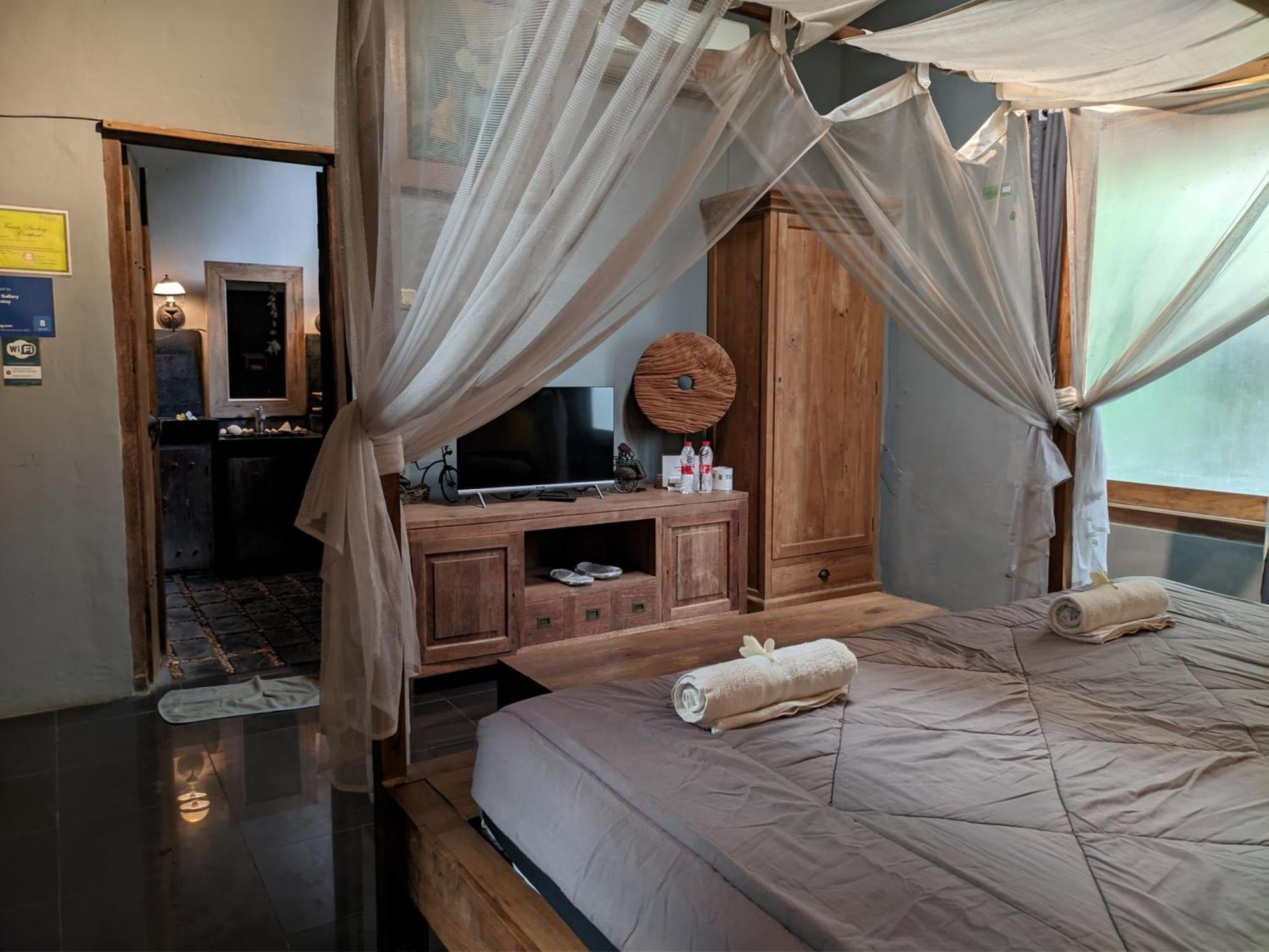 Astuti Gallery Homestay Джокьякарта Экстерьер фото
